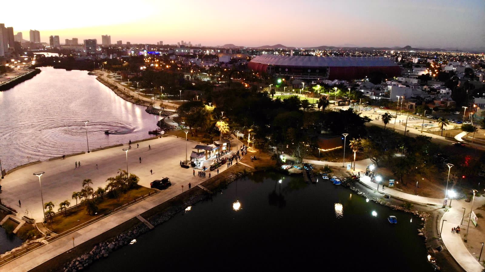 ¡A disfrutar del Parque Central Mazatlán y sus amenidades!