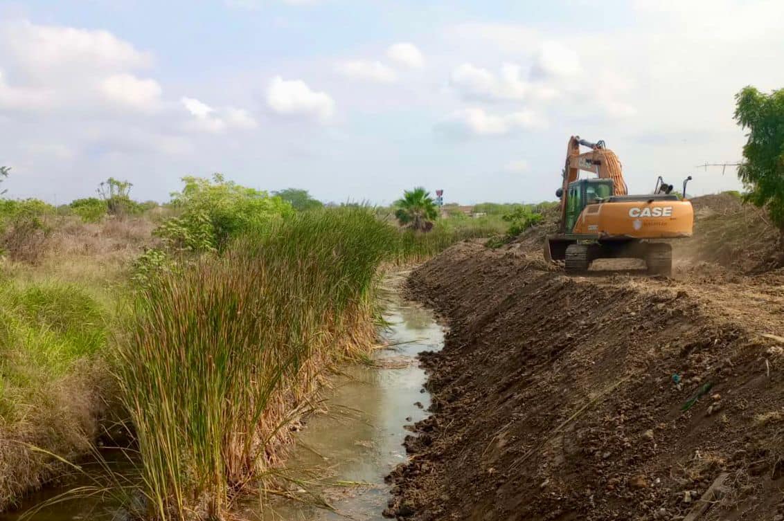 Realizan Limpieza del Canal en Villa Verde, Ampliación de Villa Verde y Arboledas Invies.