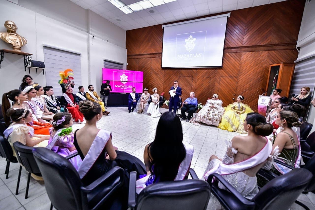 ALCALDE RECIBE A LA CORTE REAL Y CANDIDATOS DEL CARNAVAL MAZATLÁN 2024.