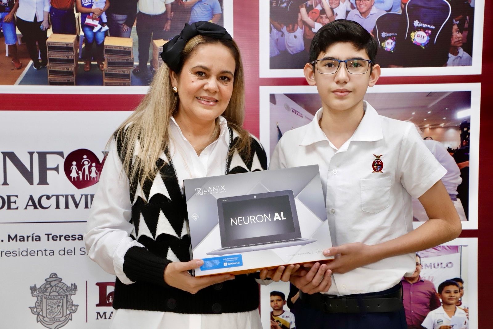 ENTREGA SISTEMA DIF TRES LAPTOPS A ESTUDIANTES DE LA SECUNDARIA ALBERTO J. MORÍN PARA QUE CONTINÚEN CON SU PREPARACIÓN ESCOLAR.
