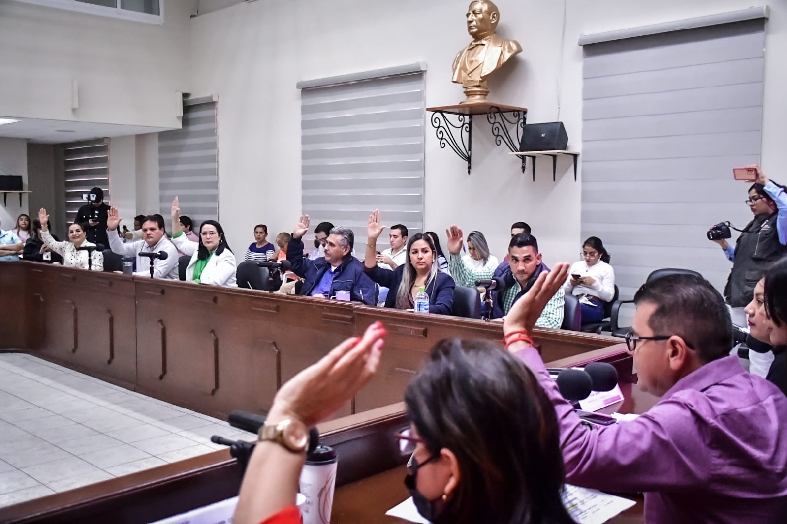 SE LLEVA A CABO LA PRIMER SESIÓN DE CABILDO ABIERTO DEL 2024 CON 8 PARTICIPANTES CIUDADANOS.