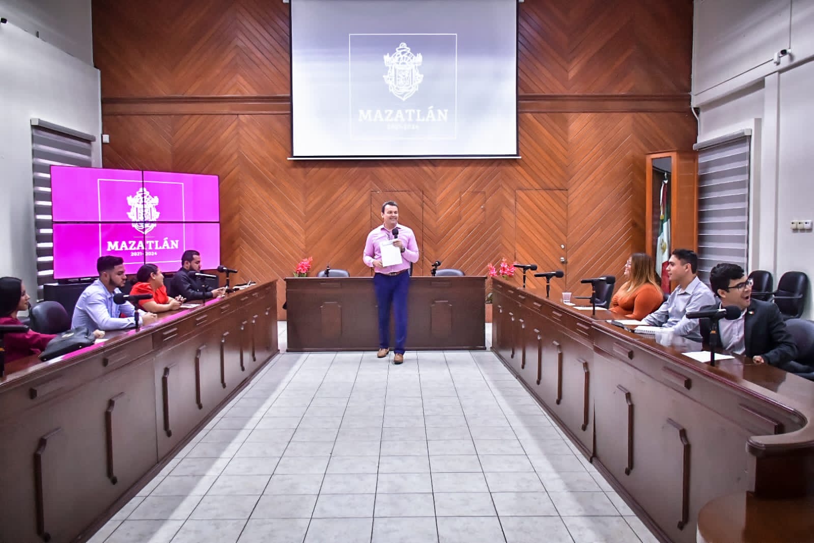 CABILDO JUVENIL LLEVA A CABO PRODUCTIVA MESA DE TRABAJO.