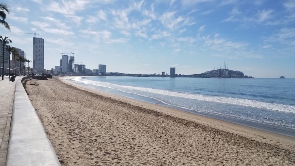 CONDICIONES DE PLAYA FAVORABLES PARA BAÑISTAS ESTE DOMINGO EN MAZATLÁN.