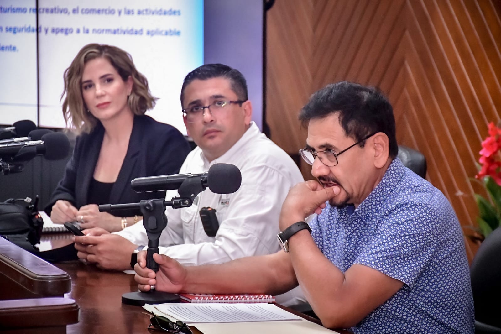 BUSCAN ORDENAMIENTO DE LA ZONA DE PLAYA Y PRESTADORES DE SERVICIOS TURÍSTICOS EN MAZATLÁN.