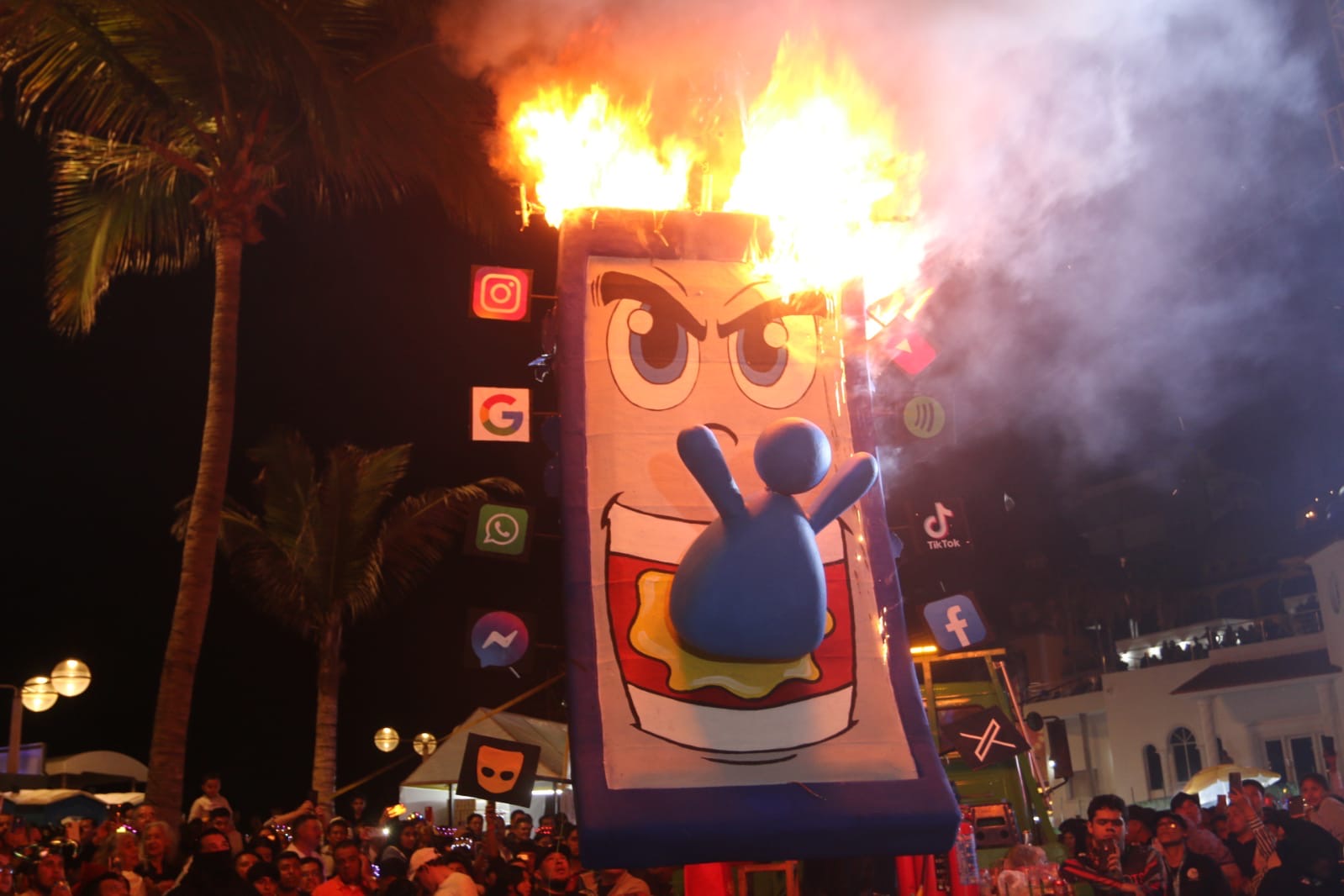 ¡QUÉ SE QUEME! ¡QUÉ SE QUEME! ARDE EN MAZATLÁN EL COBRO EXCESIVO DEL TELÉFONO.