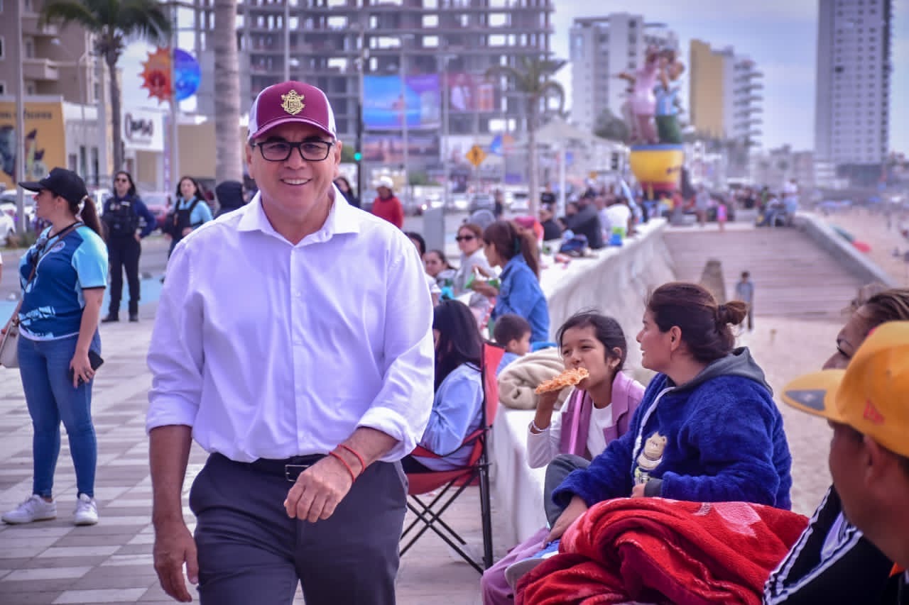 VERIFICA ALCALDE EDGAR GONZÁLEZ CONDICIONES DE ORDEN Y SEGURIDAD PREVIO AL PRIMER DESFILE DE CARNAVAL.