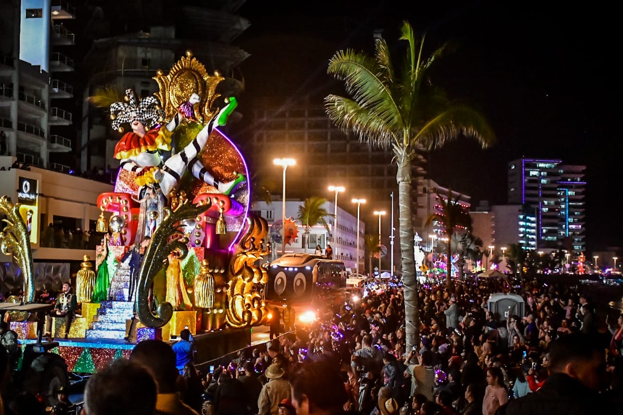 ¡TRADICIÓN, FIESTA Y COLOR EN EL PRIMER DESFILE DEL CARNAVAL “ECLIPSE BARROCO”!