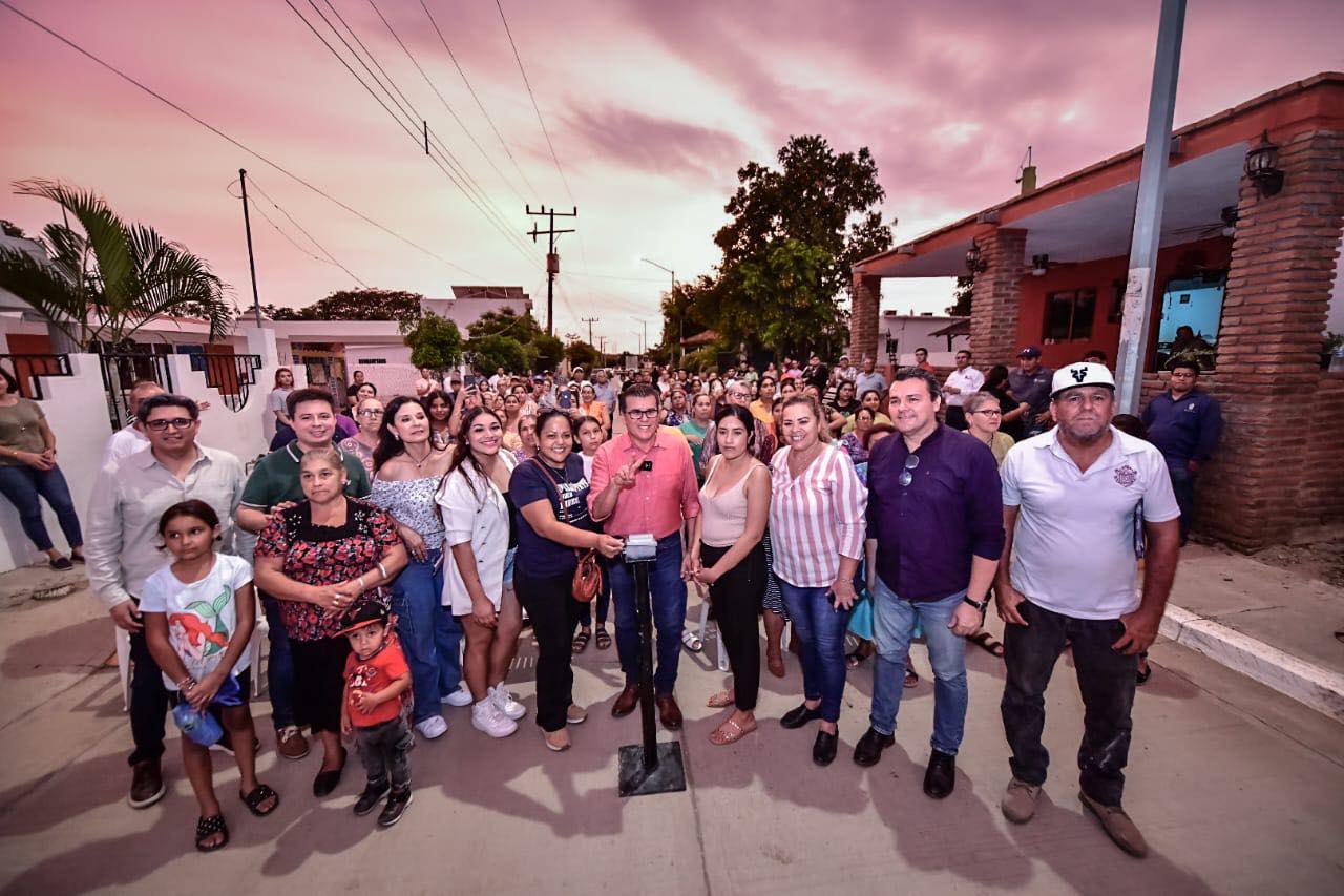 Edgar González cumple su compromiso en la comunidad de El Chilillo y entrega diversas obras.