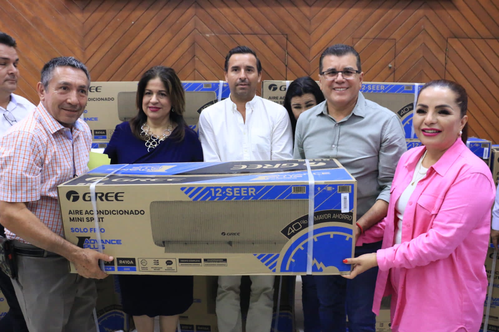 Mejores condiciones para alumnos de nivel básico gracias al programa Peso a Peso.
