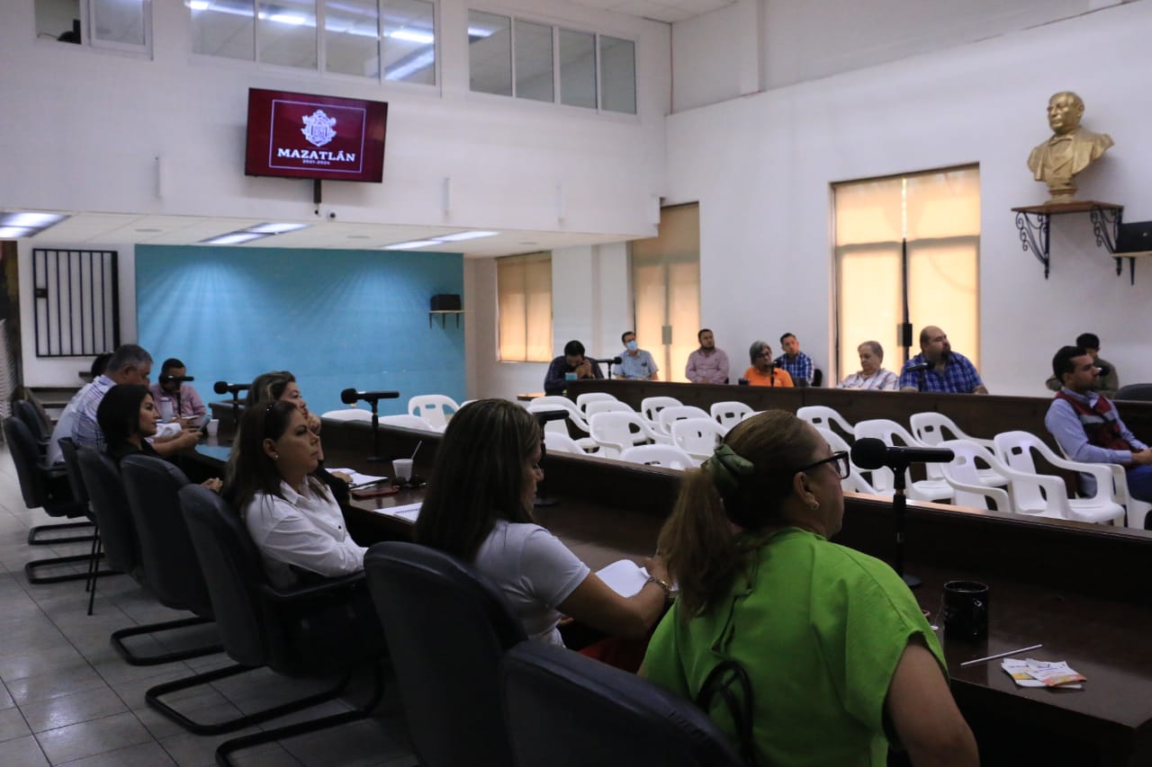 Funcionarios municipales reciben capacitación del Instituto Nacional Electoral.