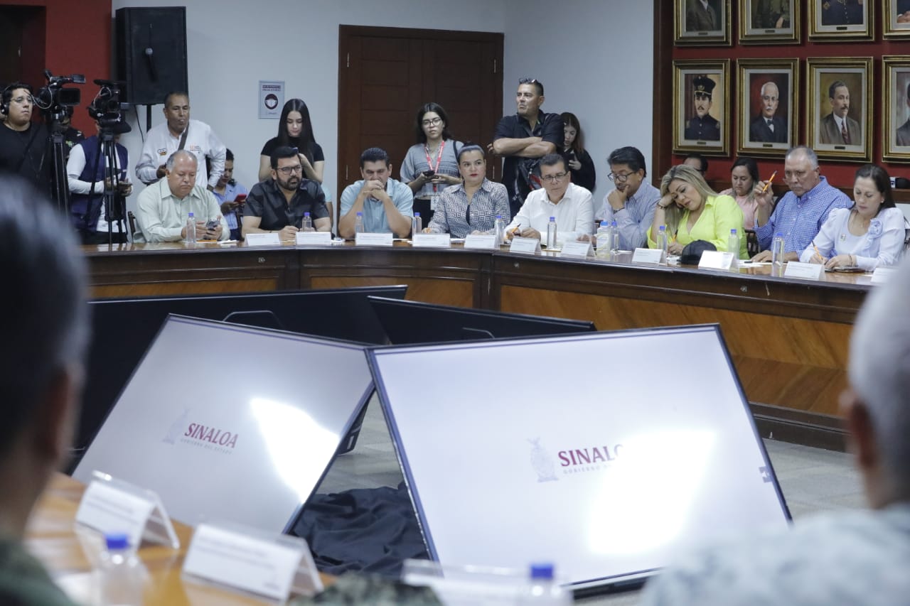Asiste Edgar González a sesión ordinaria del Consejo Estatal de Seguridad Pública.