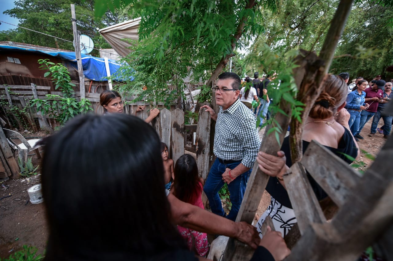 FAMILIAS DE LA INVASIÓN CANACO SON ESCUCHADAS POR EDGAR GONZÁLEZ.