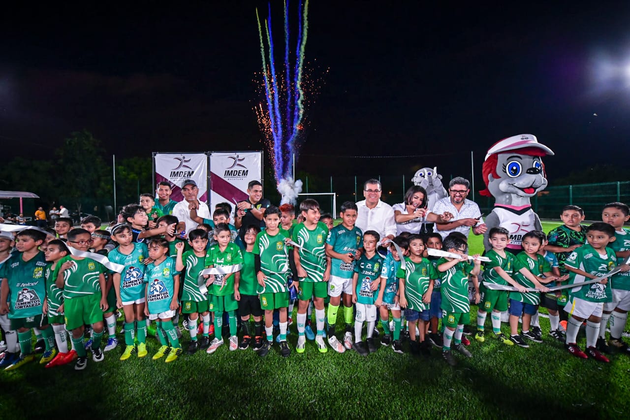 Inaugura Alcalde Edgar González rehabilitación del Parque Deportivo La Foresta.