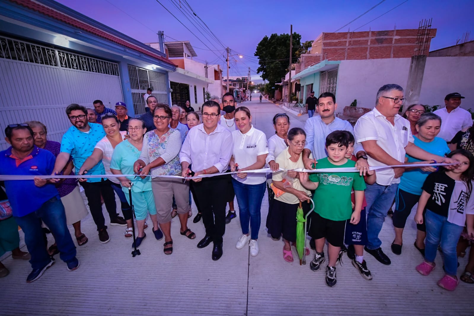 Entrega Alcalde Edgar González obra con sentido social, en la colonia Flores Magón.