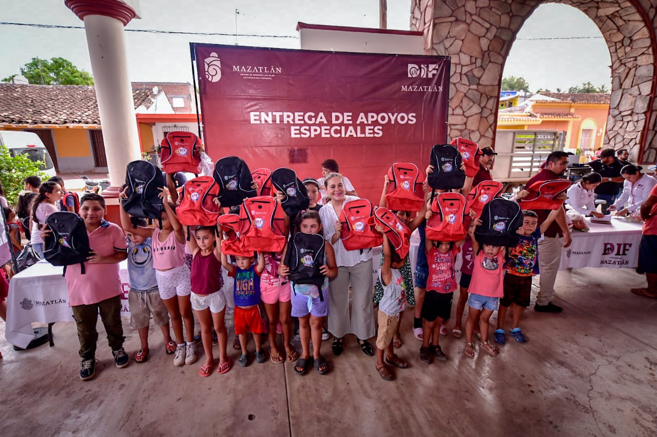 Llegan apoyos municipales a la sindicatura de El Quelite.