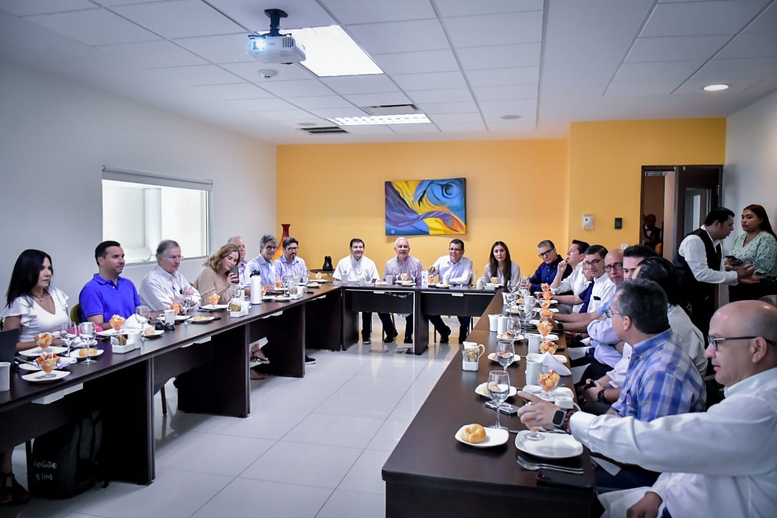 ”Estamos caminando de la mano con todos los sectores para lograr un mejor Mazatlán”, Edgar González.