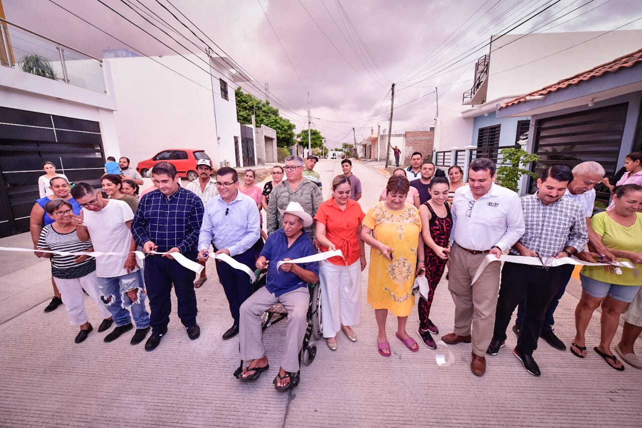 “De todo corazón, Presidente, le agradezco esta obra tan bonita”: Valles del ejido estrena calle.