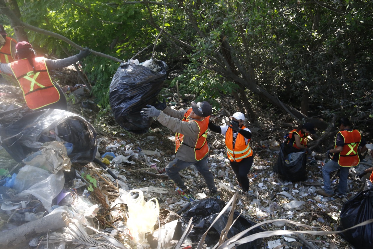 Retira Servicios Públicos 27.2 toneladas de basura en avenida Río Piaxtla