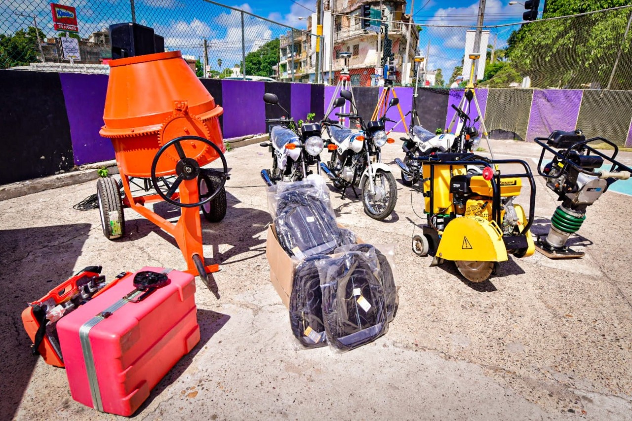 Gobierno Municipal entrega equipamiento a personal de JUMAPAM