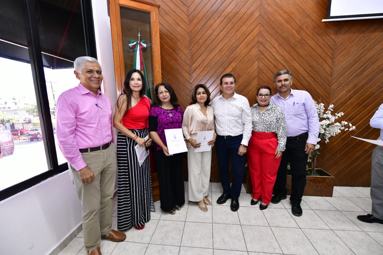 El Presidente de Mazatlán entrega nuevos nombramientos a funcionarios municipales