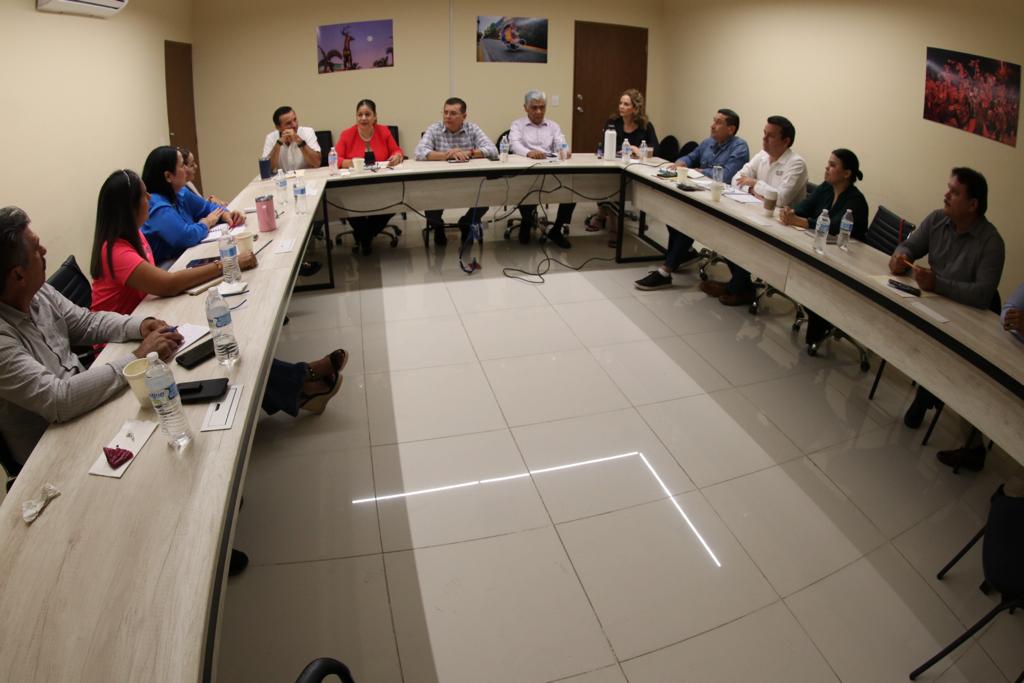 Alcalde, Edgar González Zatarain, sostiene reuniones de trabajo con cuerpo de regidores, síndica procuradora y secretario del ayuntamiento*