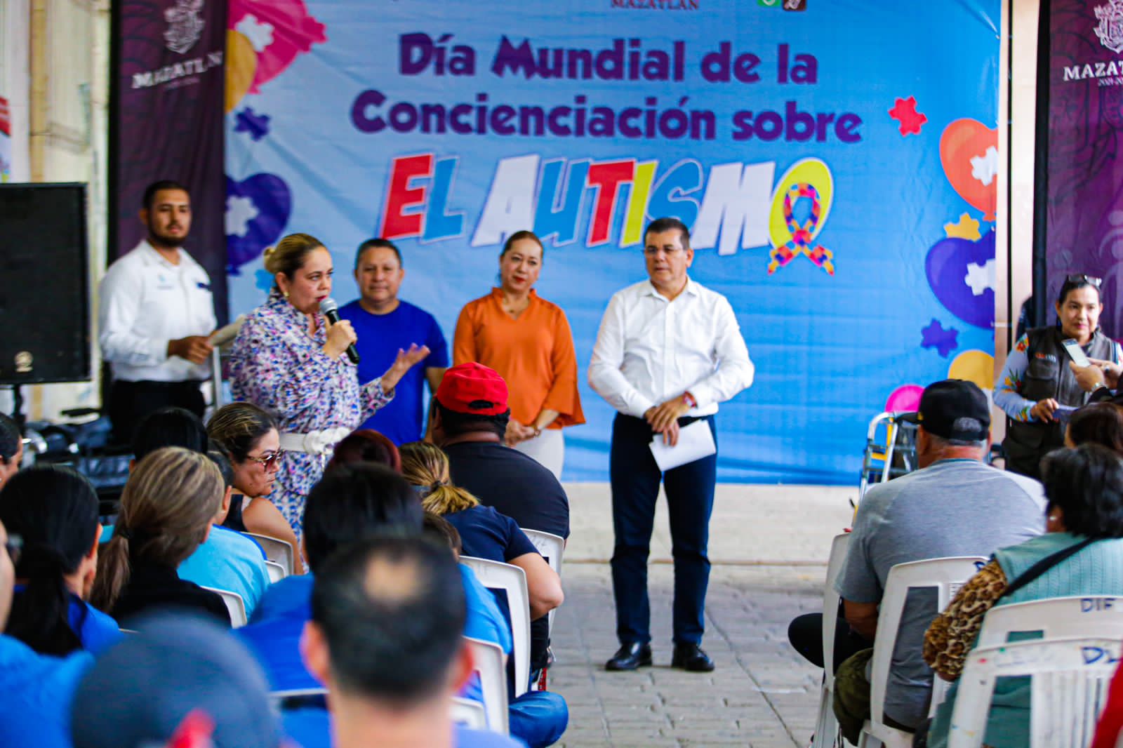 Se tiñe de azul fachada de Palacio Municipal en conmemoración al Día Mundial de la Concienciación de las Personas con Autismo