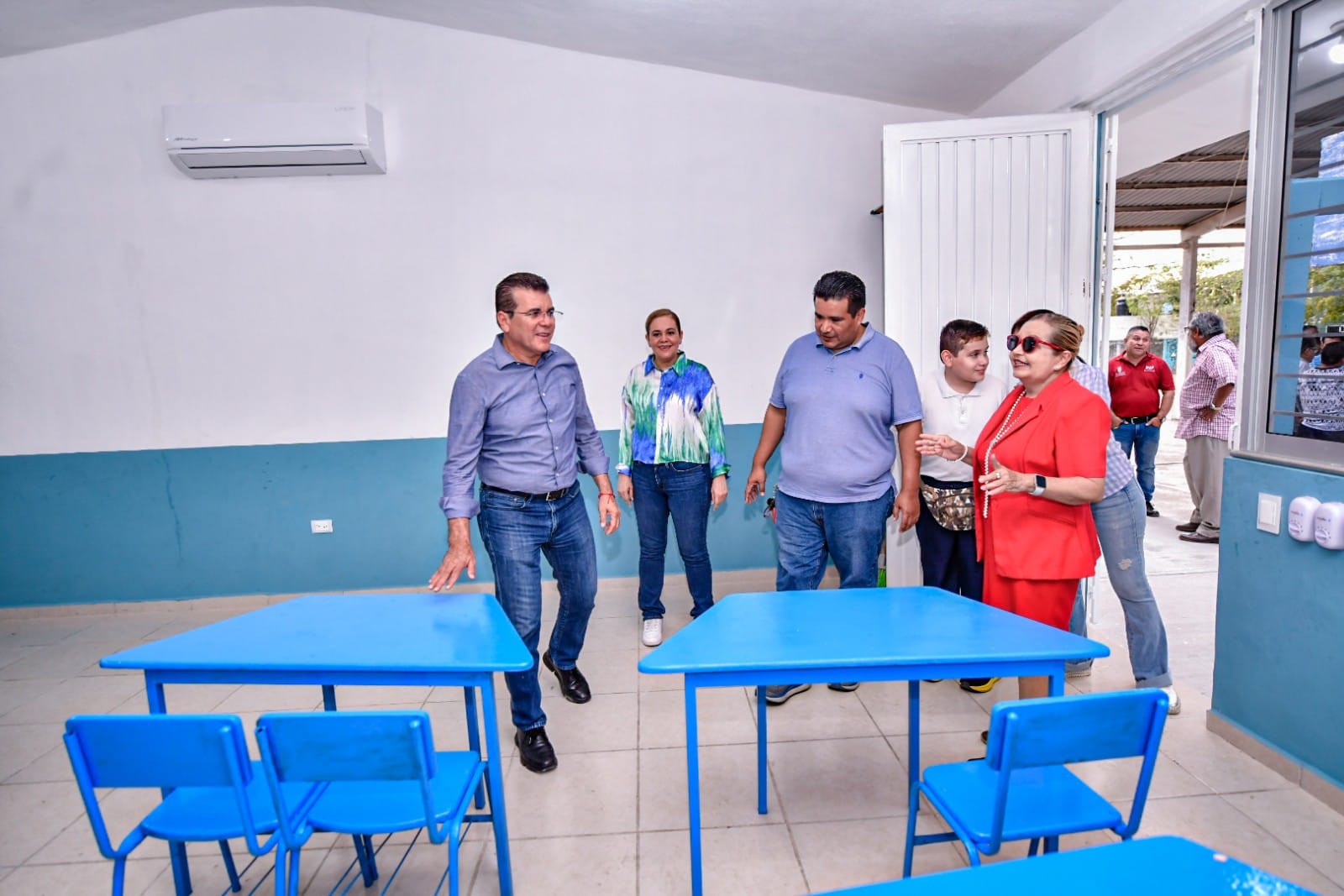 Edgar González inaugura 4 nuevos espacios para que los alumnos reciban educación digna y segura en la primaria Leyes de Reforma.