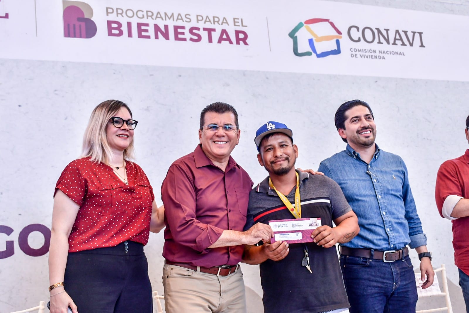 Reciben apoyos del Programa por una Mejor de Vivienda del Gobierno Federal 392 familias de Mazatlán.