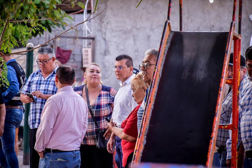 Vecinos de colonia Loma Atravesada son escuchados y atendidos por autoridades municipales.