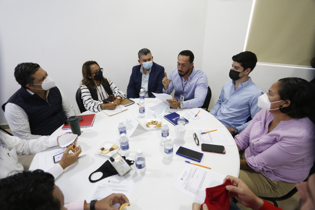 Realizan segundo Foro de Consulta Ciudadana Organismos camarales y sindicales trabajan en propuestas en materia de servicios públicos y desarrollo sustentable.
