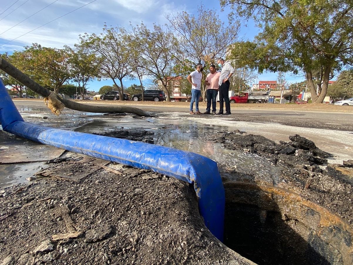 Con obra emergente JUMAPAM frena derrame en Infonavit El Conchi.