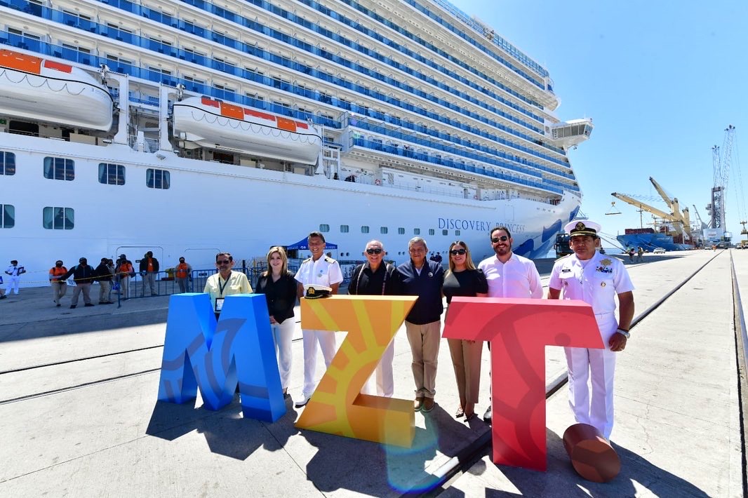 Mazatlán recibe con los brazos abiertos a nueva embarcación de lujo.