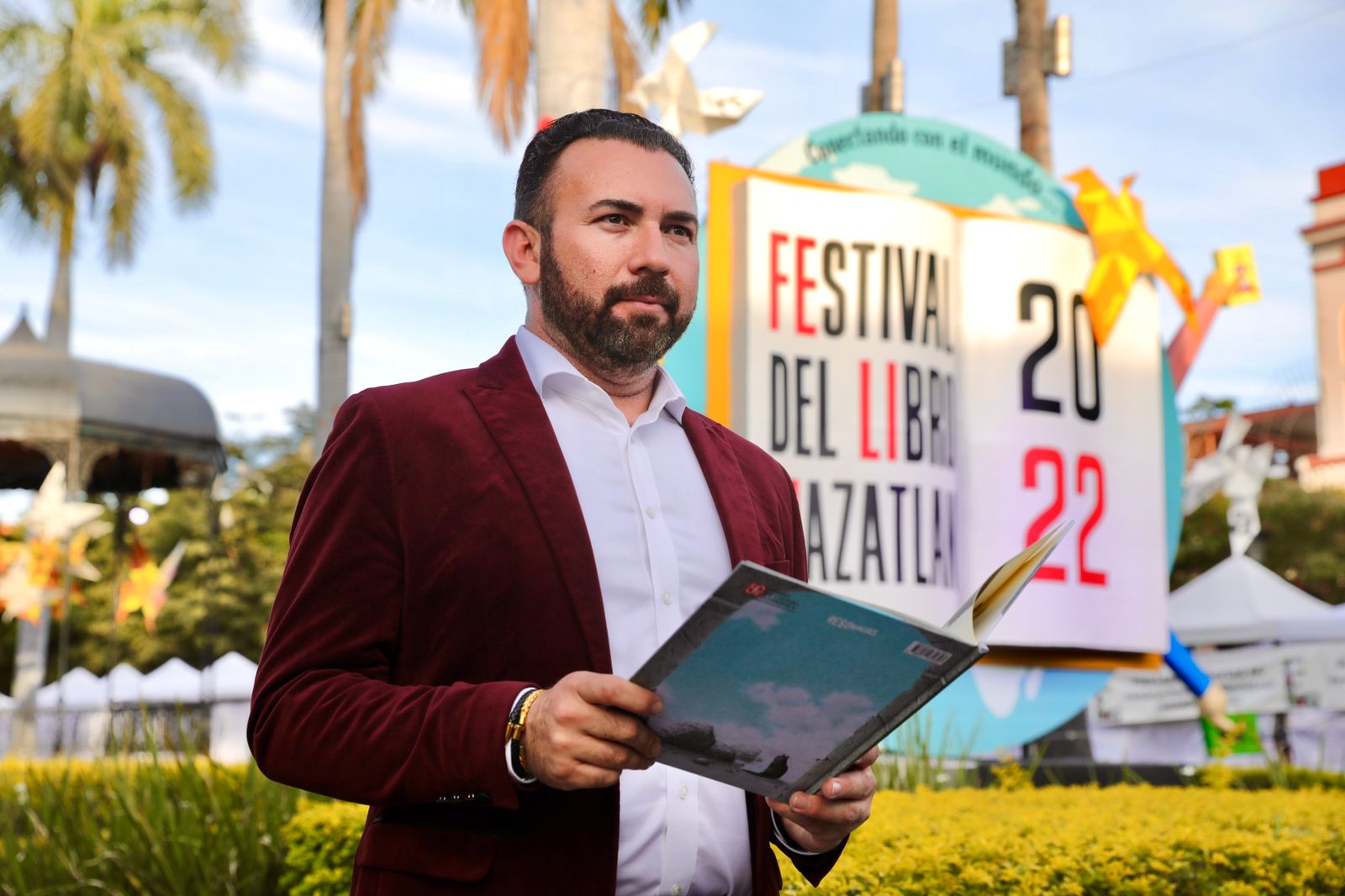 El Festival Del Libro Mazatlán rompe récords de venta y audiencia: José Ángel Tostado Quevedo Ofrece libros desde 10 pesos en Plazuela Machado.