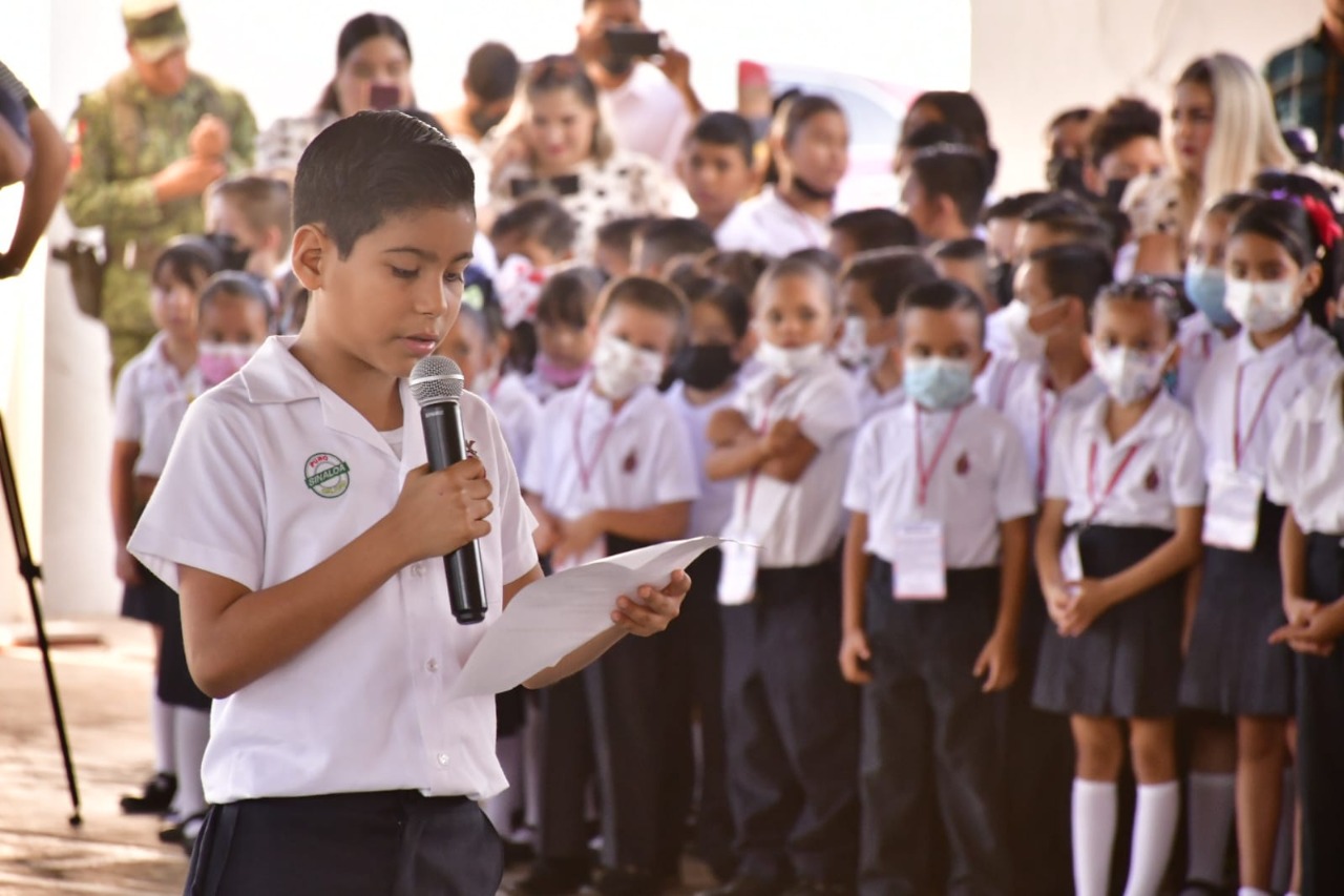 Gobierno Municipal reitera su compromiso con la educación durante Lunes Cívico.