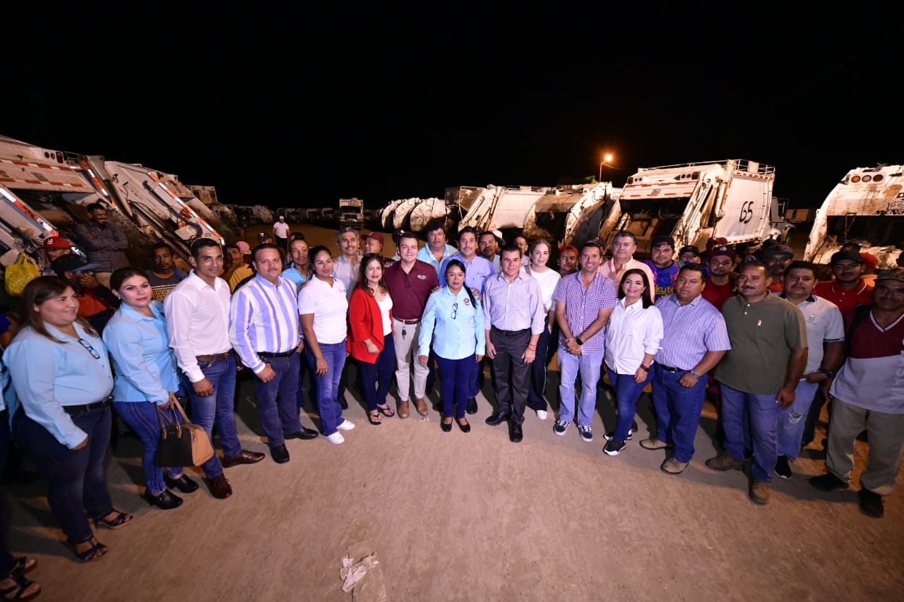 Alcalde refrenda compromisos con los trabajadores de Aseo Urbano en su primer día de Gobierno Municipal.