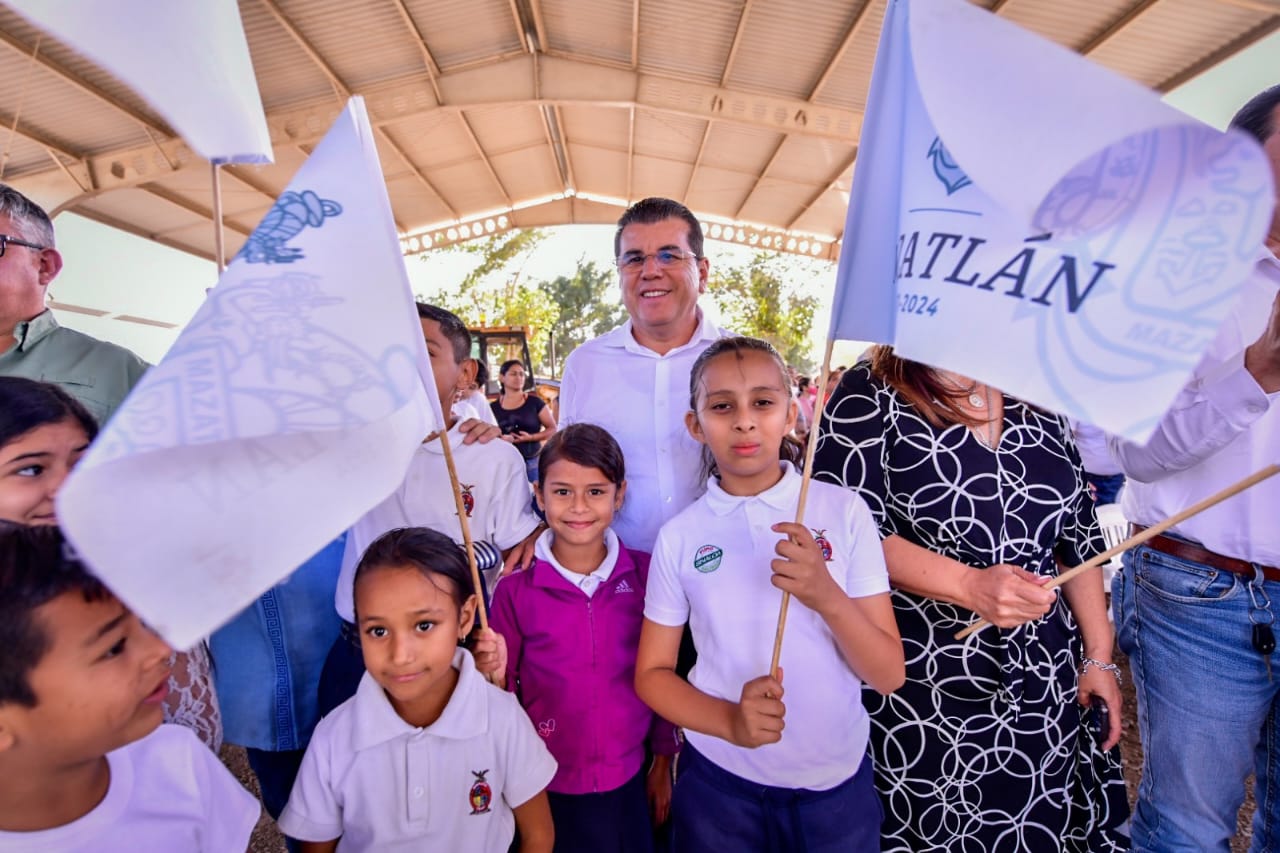 Inicia obra de construcción de la plaza cívica en la primaria “Francisco Madero Herrera” en Santa Fe