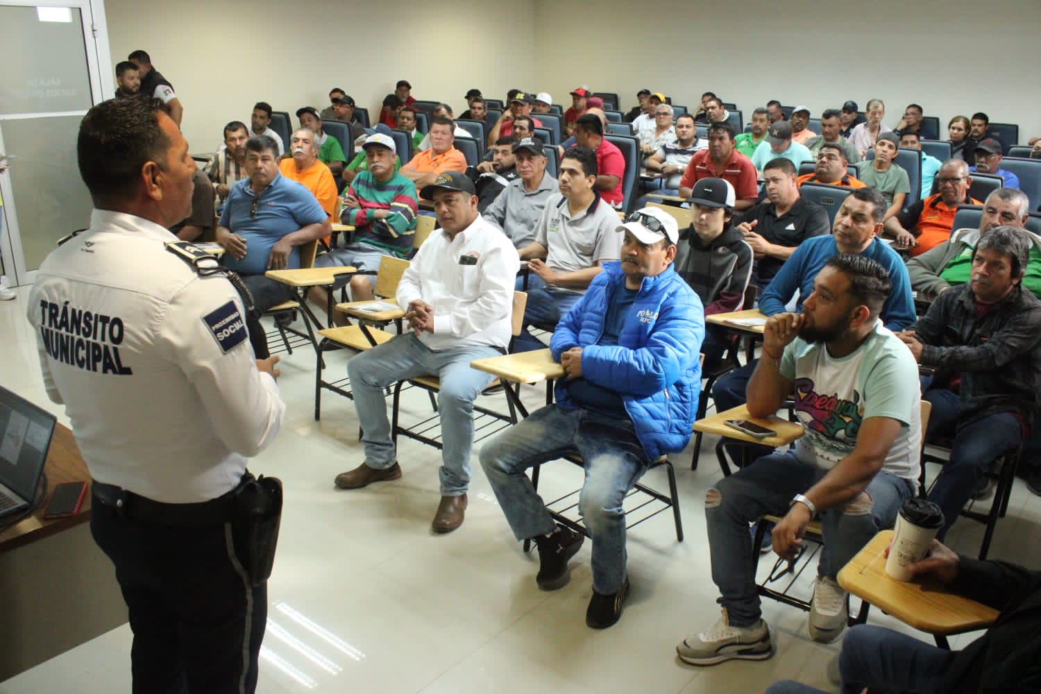 Con taller dirigido a choferes de camiones, sobre el uso del Carril Preferencial, IMPLAN y la Coordinación de Educación Vial, arranca Semana Nacional de la Educación y Seguridad Vial