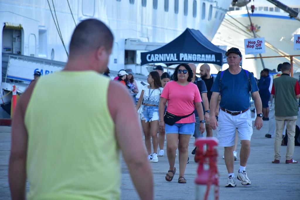 En Mazatlán incrementa el número de turistas extranjeros gracias a los cruceros.