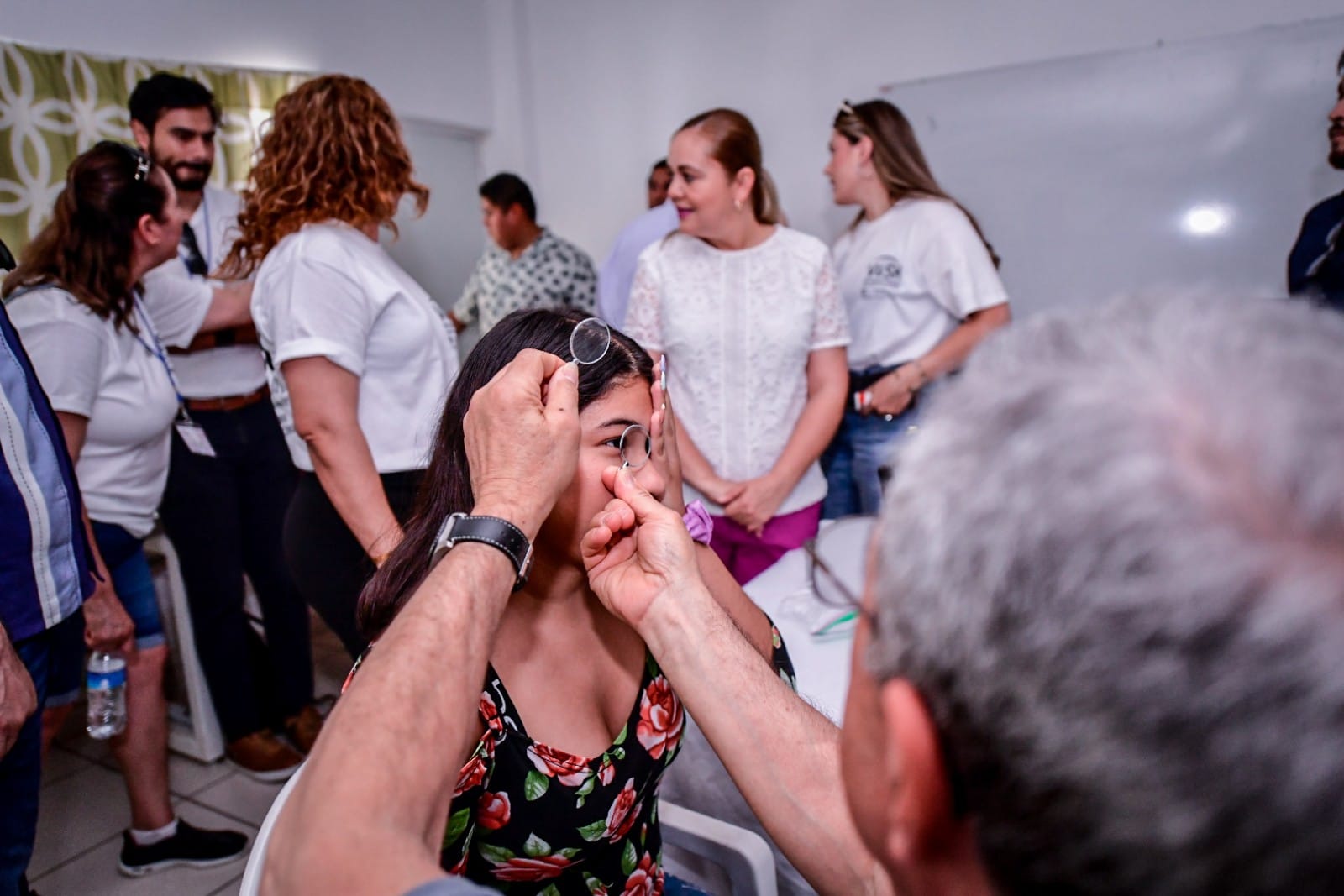 Inauguran Gobierno Municipal y Sistema DIF Mazatlán entrega de lentes graduados sin costo, por parte de Vosh Northwest.