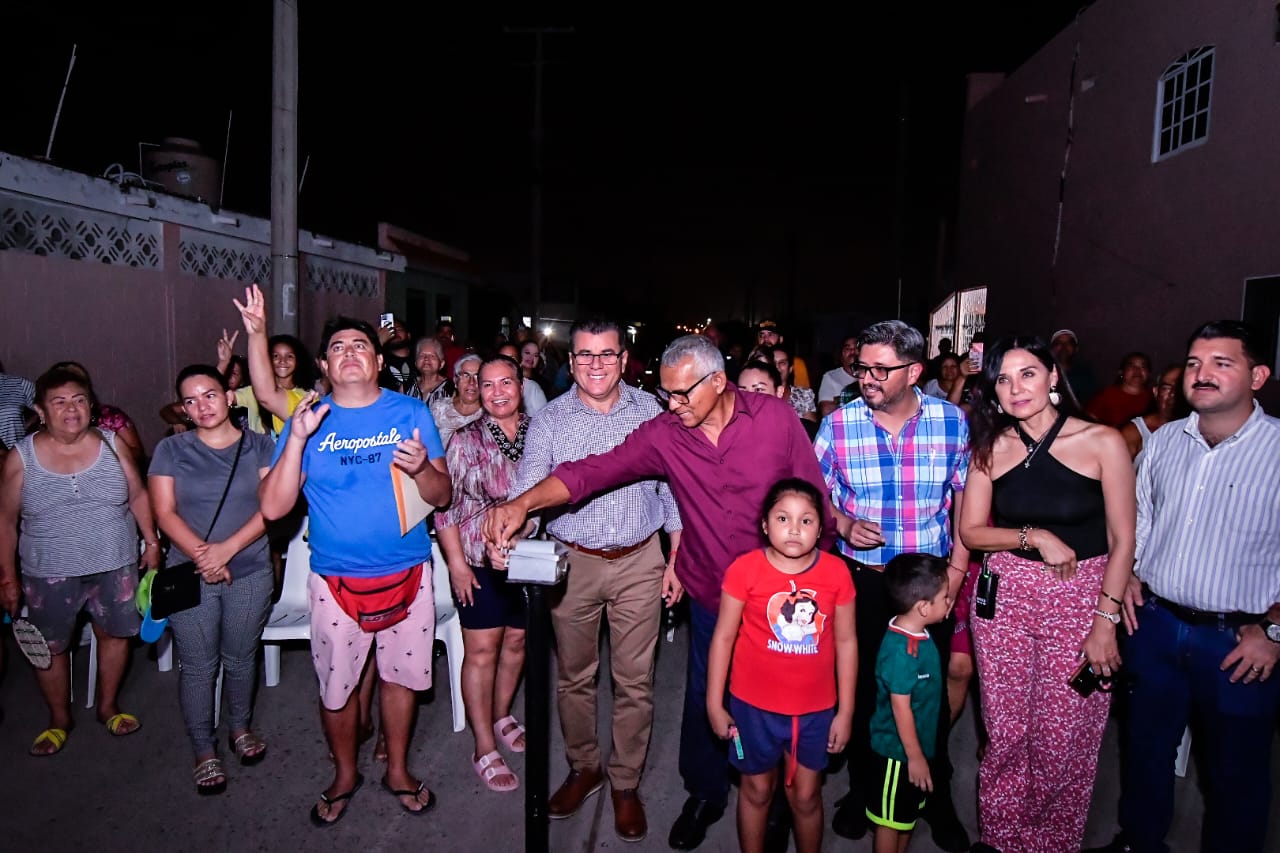 ¡No más oscuridad! Sustituyen lámparas en 4 colonias de Mazatlán.