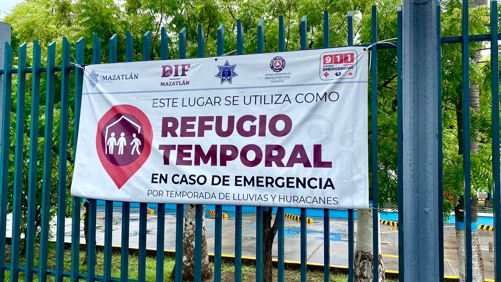 Integrantes del Comité Local de Atención a Emergencias visitan refugios temporales.