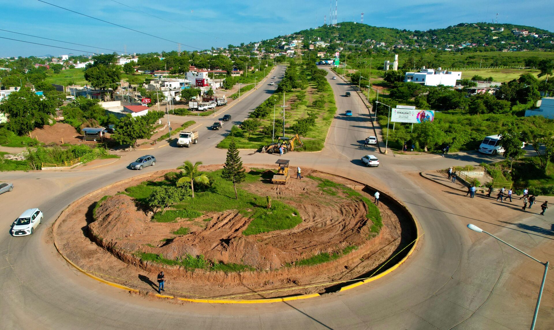 Avanzan los trabajos de la glorieta en Avenida de Las Torres”.