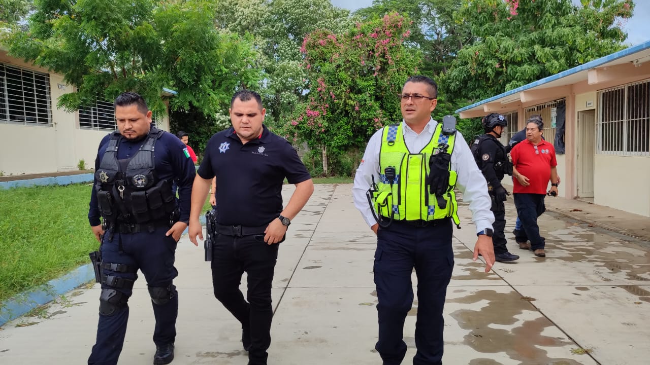 Coordinación de Protección Civil habilita refugios temporales en zona rural y urbana de Mazatlán.