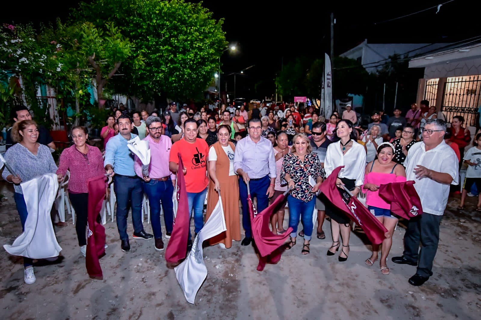 Gobierno de Mazatlán hace justicia en la Colonia Progreso con el arranque de pavimentación en dos calles.