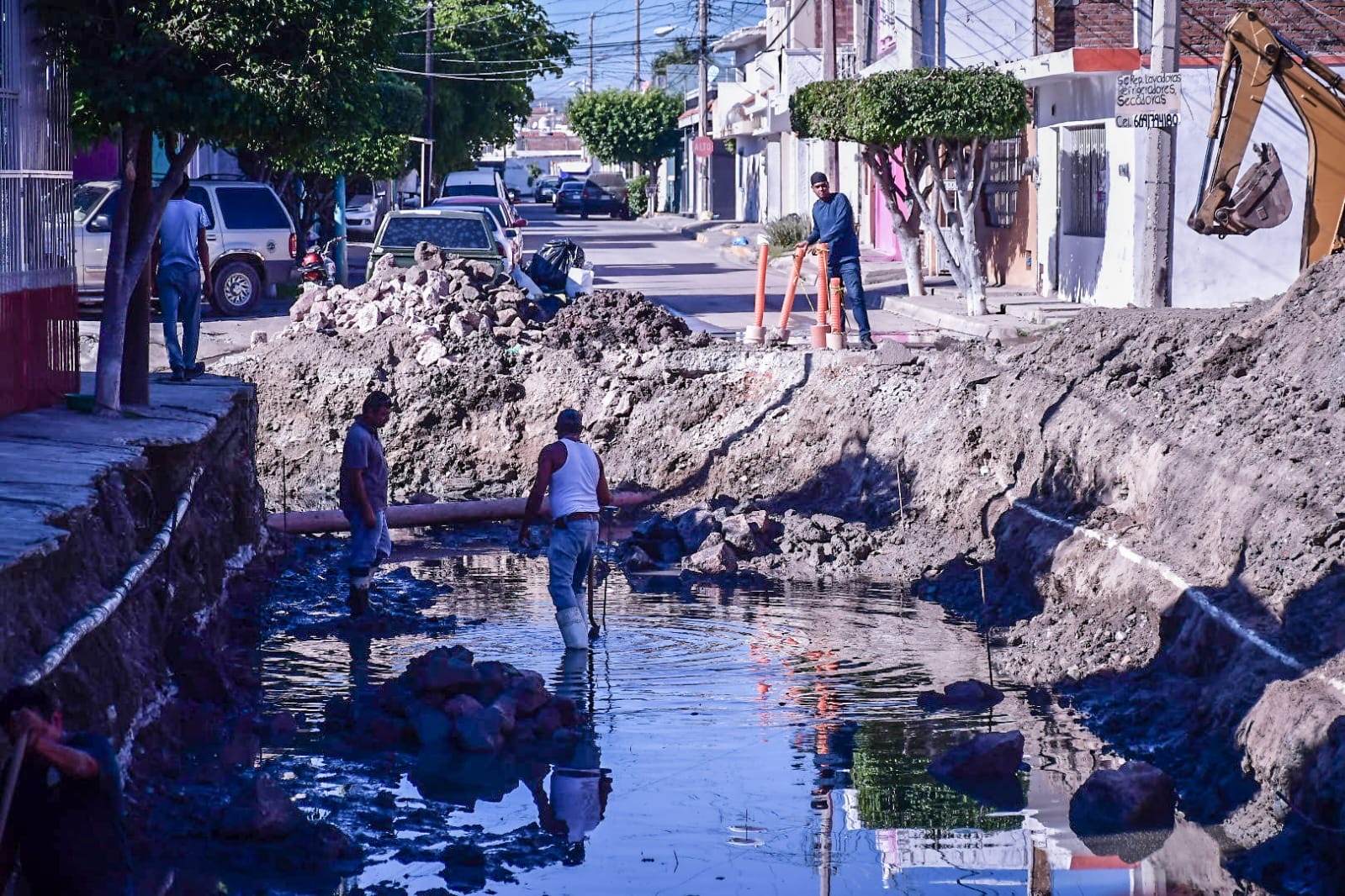 Avanza en el Infonavit Playas ampliación del ducto pluvial en calle Maclovio Herrera.
