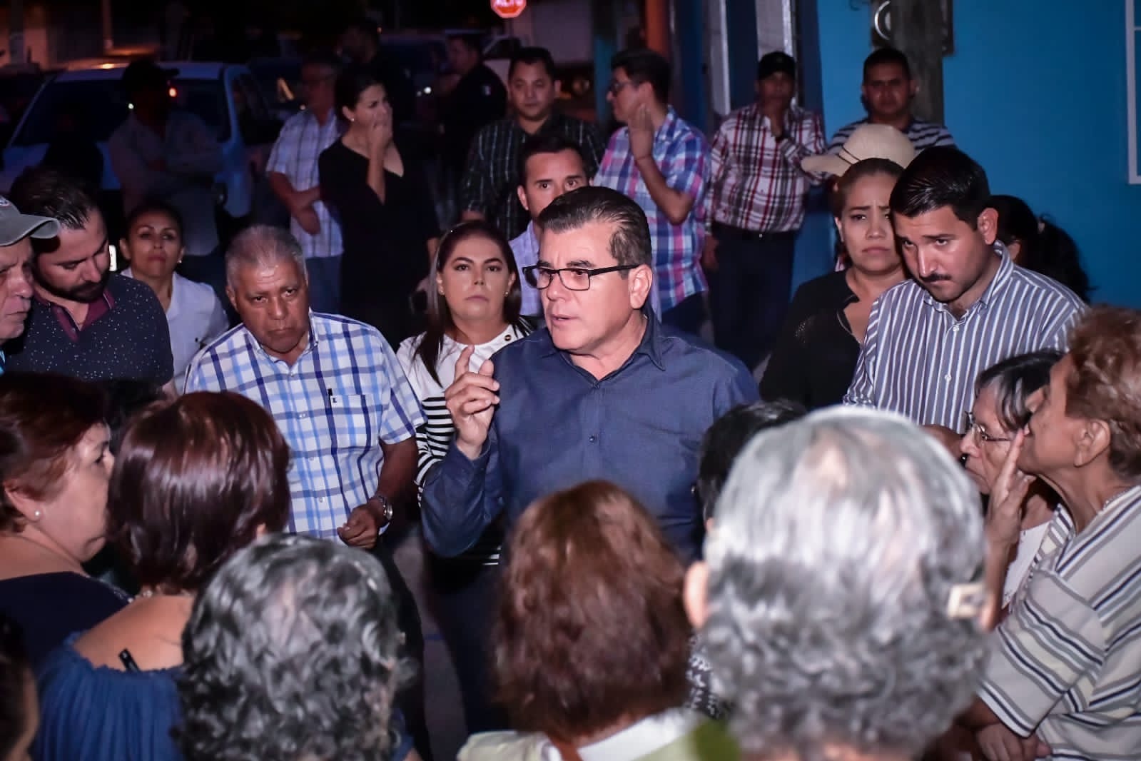 Edgar González, escucha y se compromete a atender las necesidades de la colonia Olímpica.