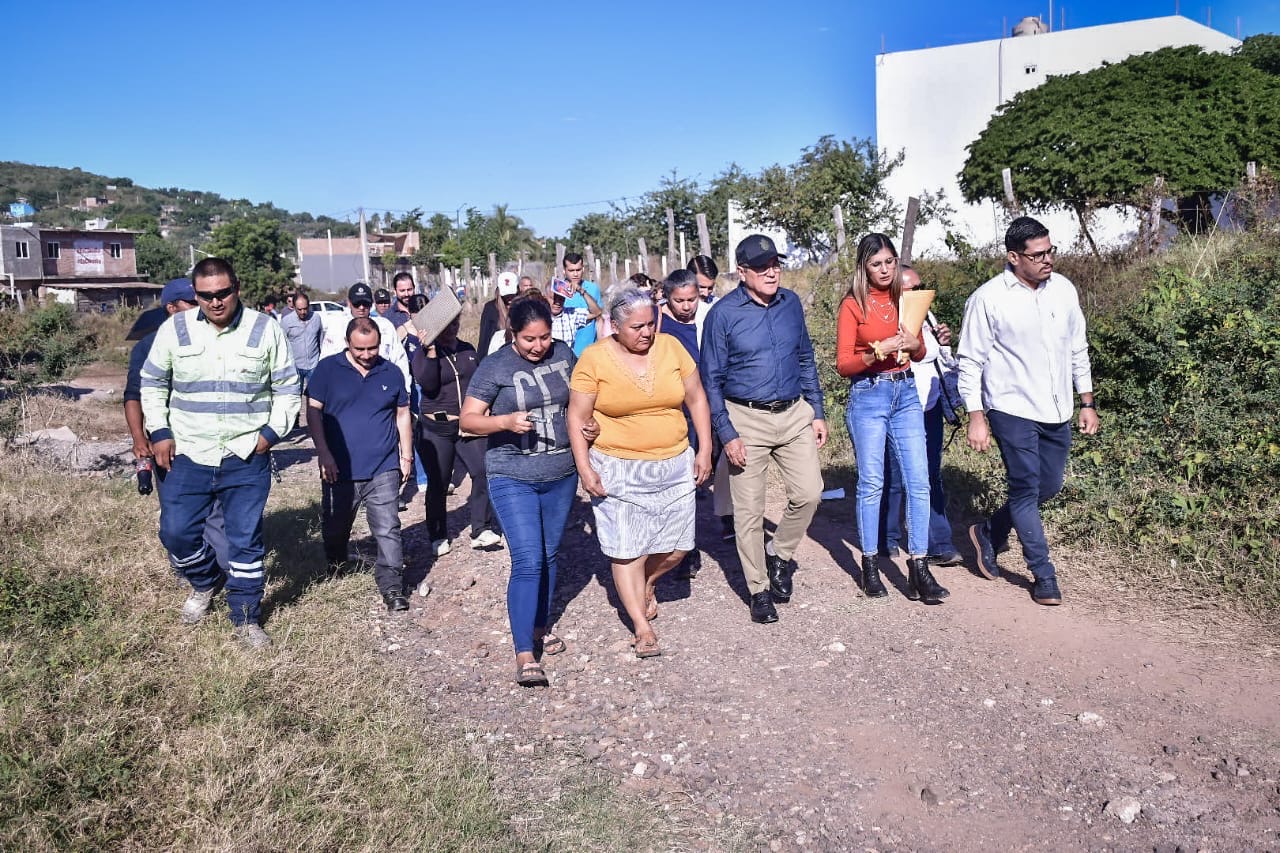 Reciben con gratitud visita del Gobierno de Mazatlán familias de la Universo y Ampliación Loma Bonita.