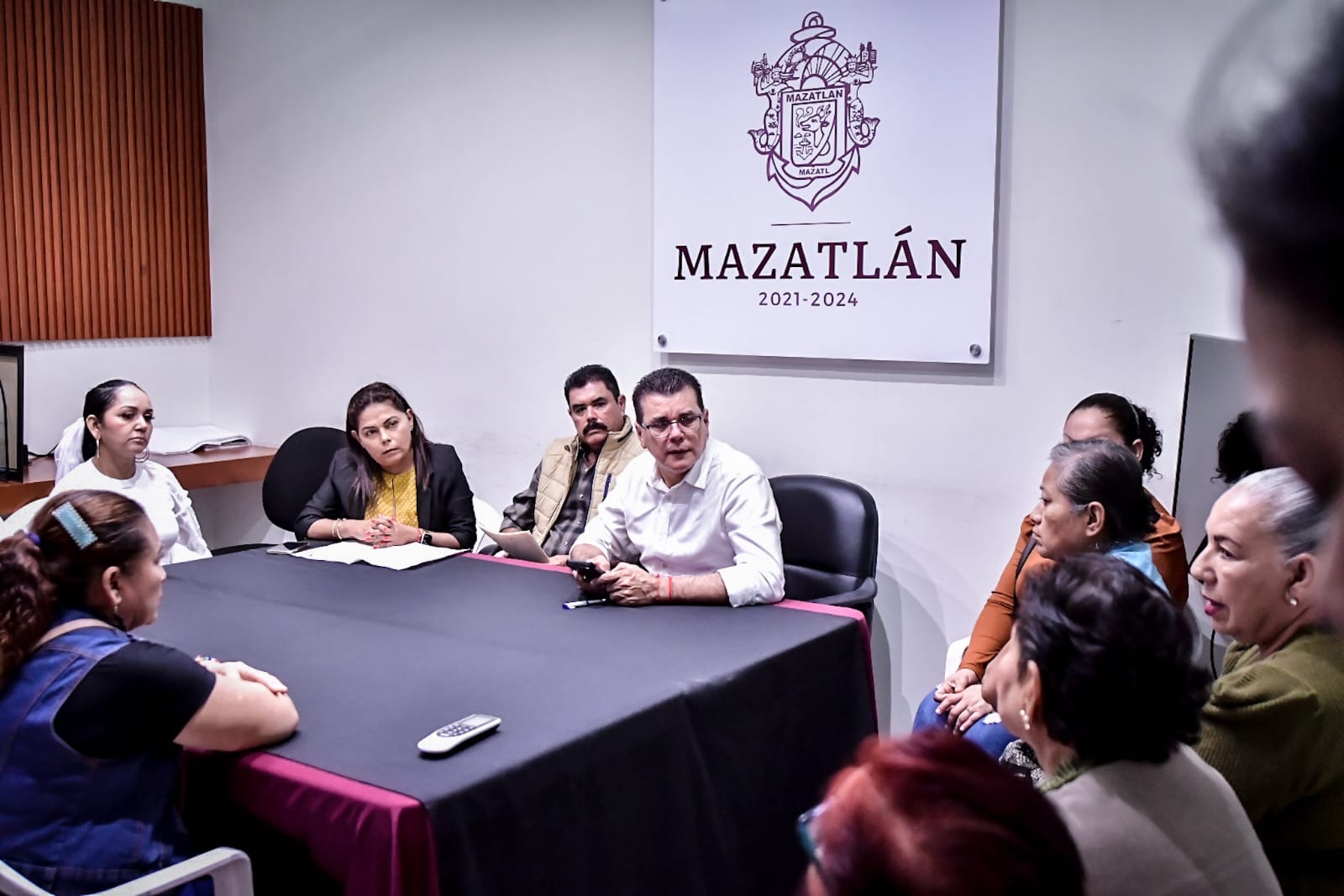 Avanzan soluciones y compromisos con vecinos de la colonia Rincón de Urías.