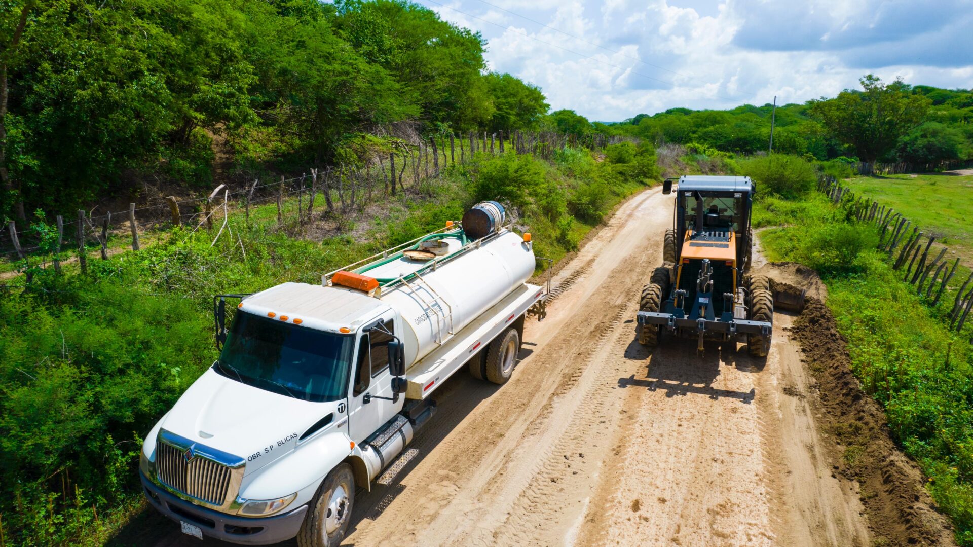 Avanza favorablemente la reparación de caminos rurales en Mazatlán.
